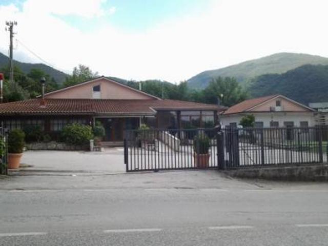 Locale Commerciale in vendita a Serino, Campania