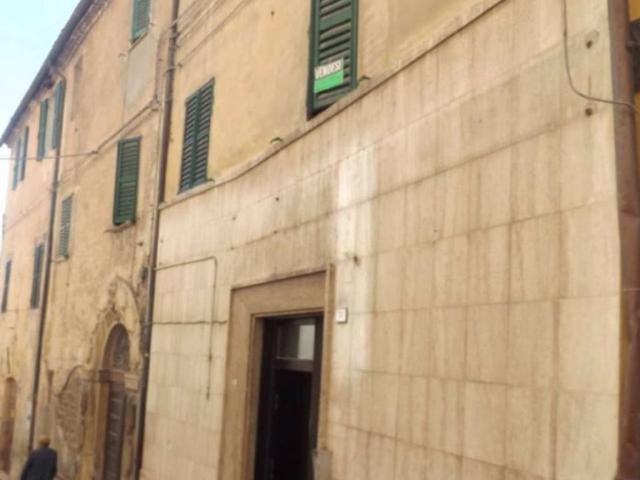 Locale Commerciale in vendita a Marche, Ancona