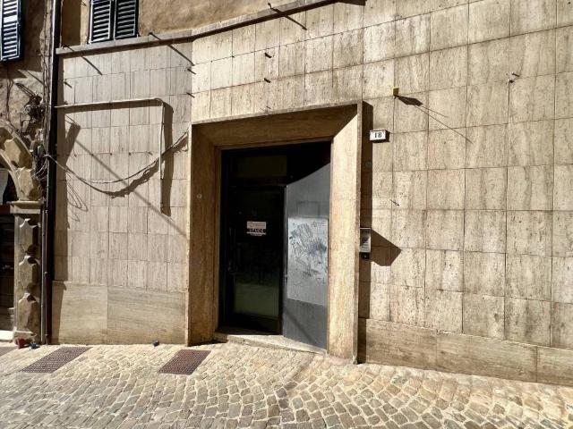 Locale Commerciale in vendita a Marche, Ancona