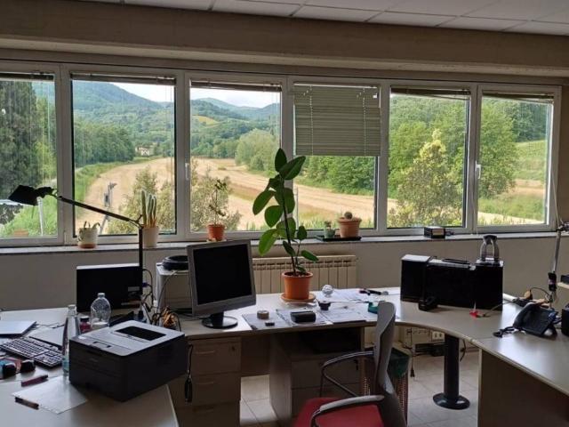 Locale Commerciale in vendita a Serravalle Pistoiese, Toscana