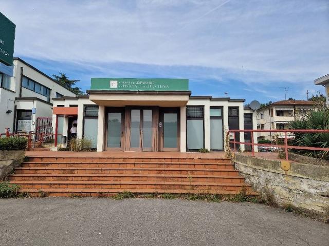 Locale Commerciale in vendita a Serravalle Pistoiese, Toscana