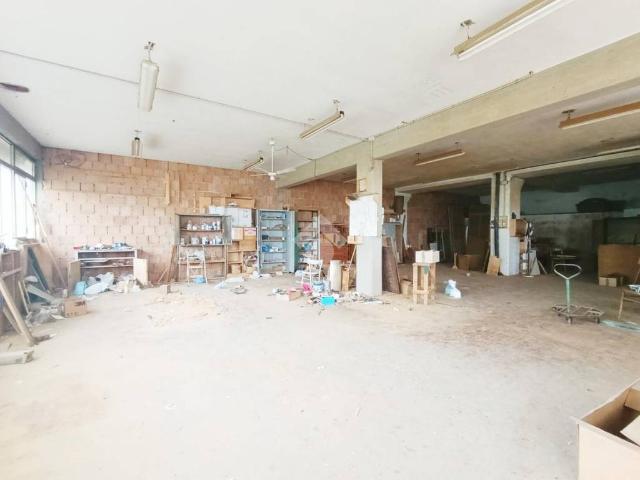 Locale Commerciale in vendita a Serravalle Pistoiese, Toscana