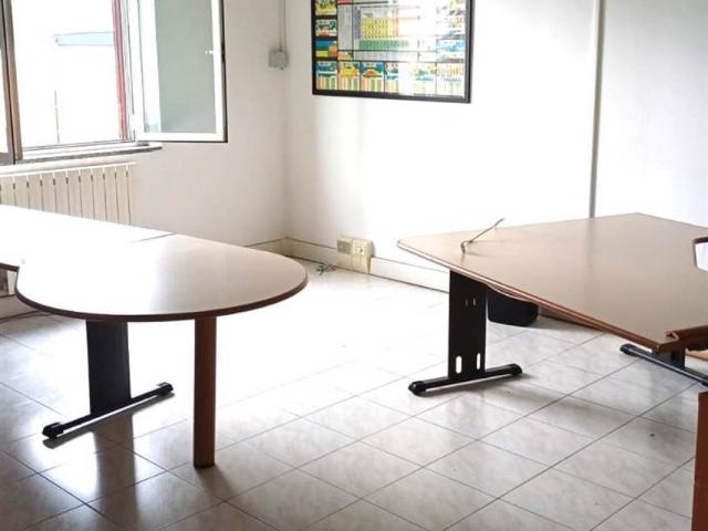 Locale Commerciale in vendita a Serravalle Pistoiese, Toscana