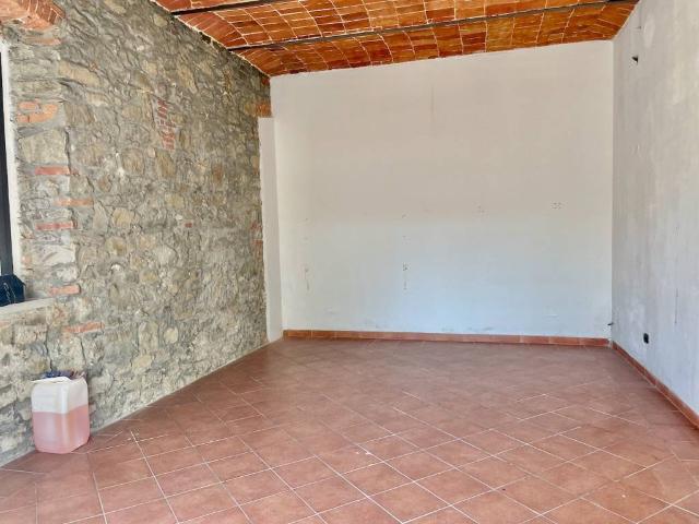 Locale Commerciale in vendita a Casalguidi, Serravalle Pistoiese