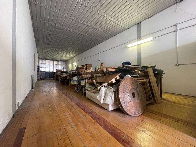 Locale Commerciale in vendita a Serravalle Pistoiese, Toscana