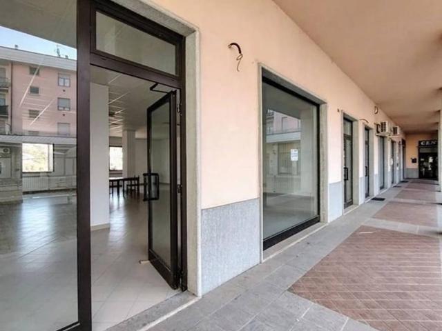 Locale Commerciale in vendita a Piemonte, Alessandria