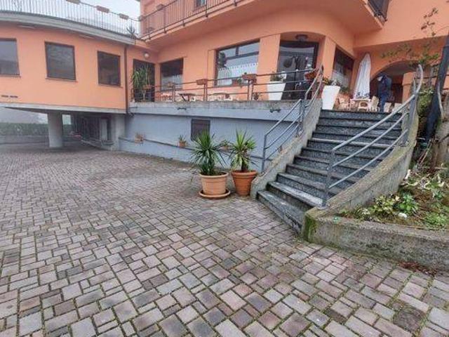 Locale Commerciale in vendita a Piemonte, Alessandria