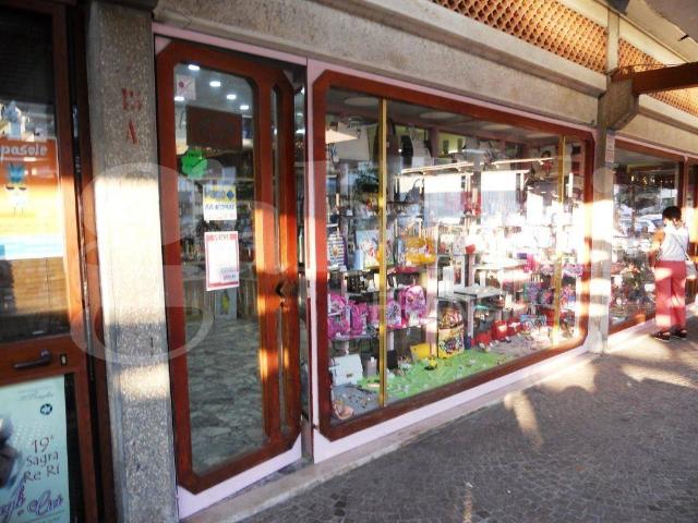 Locale Commerciale in vendita a Sessa Aurunca, Campania