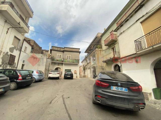 Locale Commerciale in vendita a Sessa Aurunca, Campania