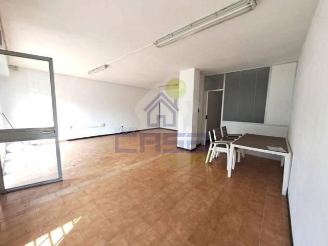 Locale Commerciale in vendita a Sesto Ed Uniti, Lombardia