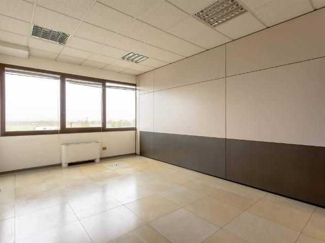 Locale Commerciale in vendita a Sesto Fiorentino, Toscana
