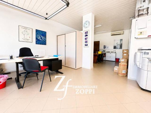 Locale Commerciale in vendita a Zambra, Sesto Fiorentino