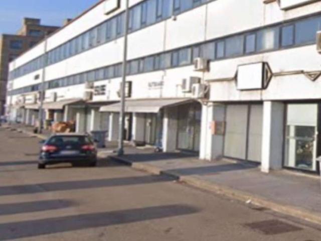 Locale Commerciale in vendita a Sesto Fiorentino, Toscana