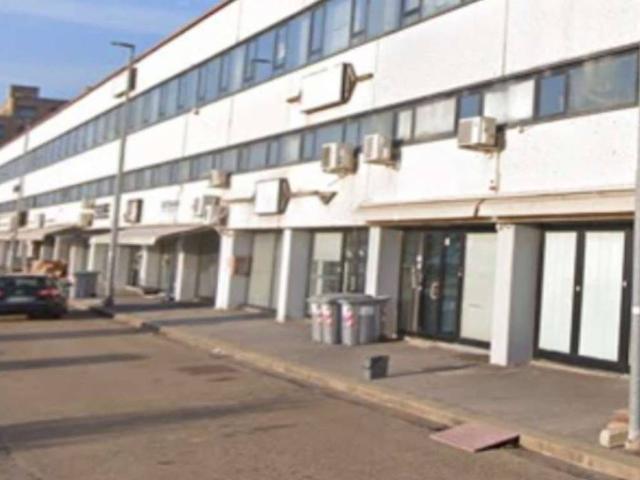 Locale Commerciale in vendita a Sesto Fiorentino, Toscana
