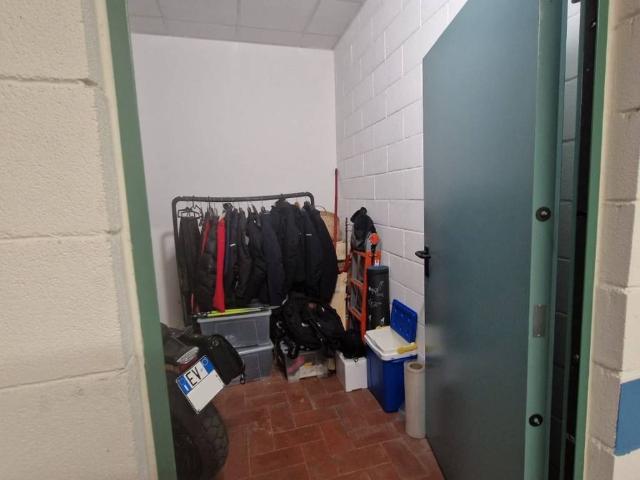 Locale Commerciale in vendita a Padule, Sesto Fiorentino