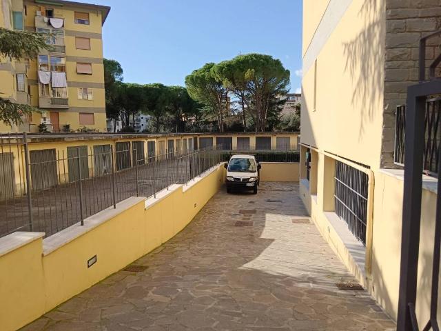 Locale Commerciale in vendita a Colonnata, Sesto Fiorentino