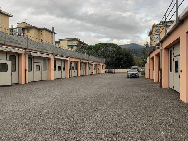 Locale Commerciale in vendita a Quinto Basso, Sesto Fiorentino