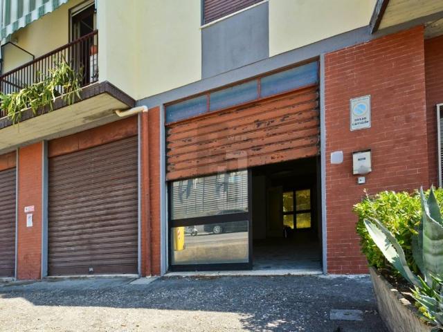 Locale Commerciale in vendita a Padule, Sesto Fiorentino
