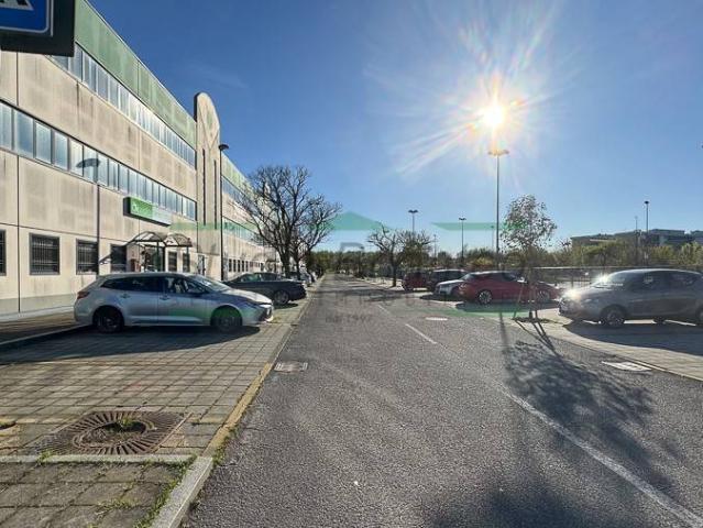 Locale Commerciale in vendita a Zona Omogenea Milano Nord, Sesto San Giovanni
