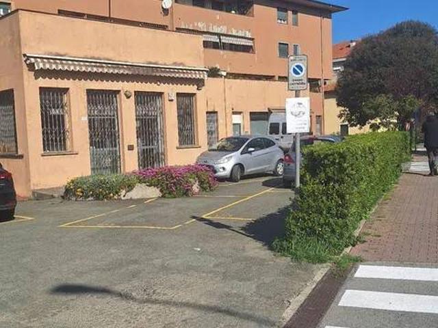 Locale Commerciale in vendita a Villa Manierta, Sestri Levante