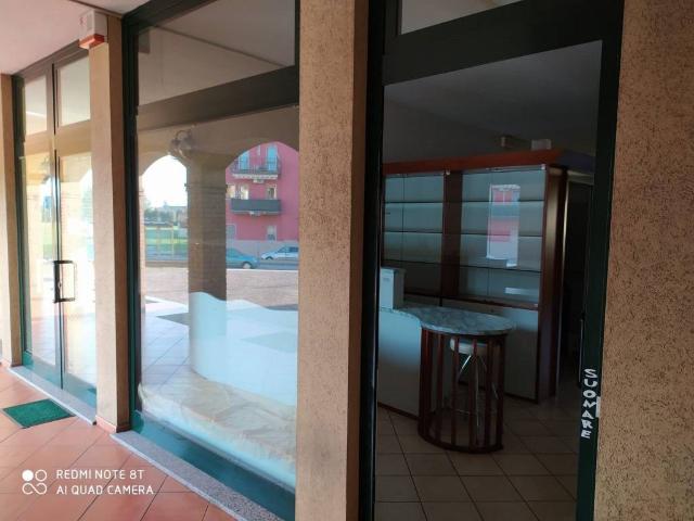 Locale Commerciale in vendita a Settala, Lombardia