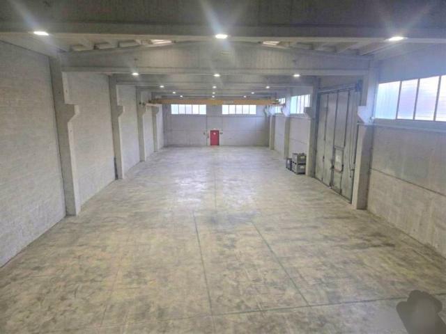 Locale Commerciale in vendita a Seguro, Settimo Milanese