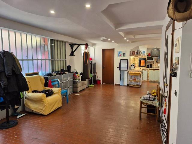 Locale Commerciale in vendita a Villaggio Cavour, Settimo Milanese