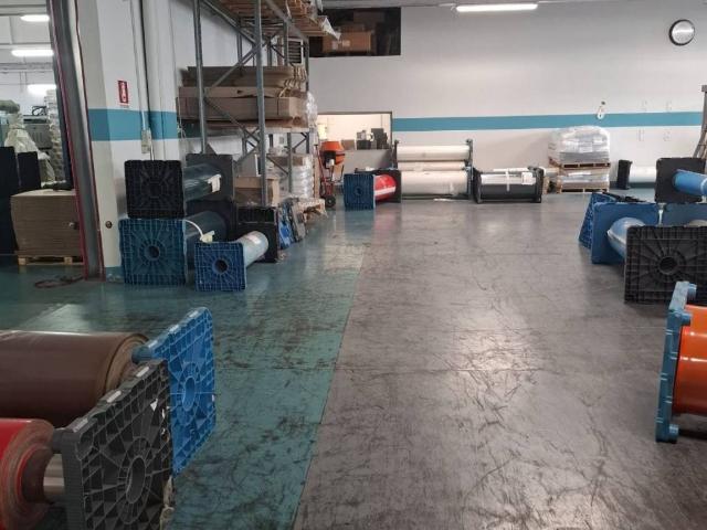 Locale Commerciale in vendita a Seguro, Settimo Milanese