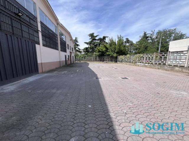 Locale Commerciale in vendita a Villaggio Cavour, Settimo Milanese