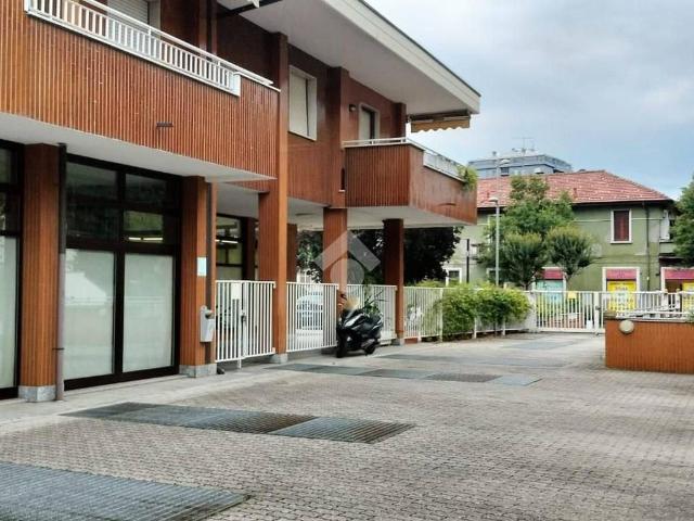 Locale Commerciale in vendita a Cascine Olona, Settimo Milanese