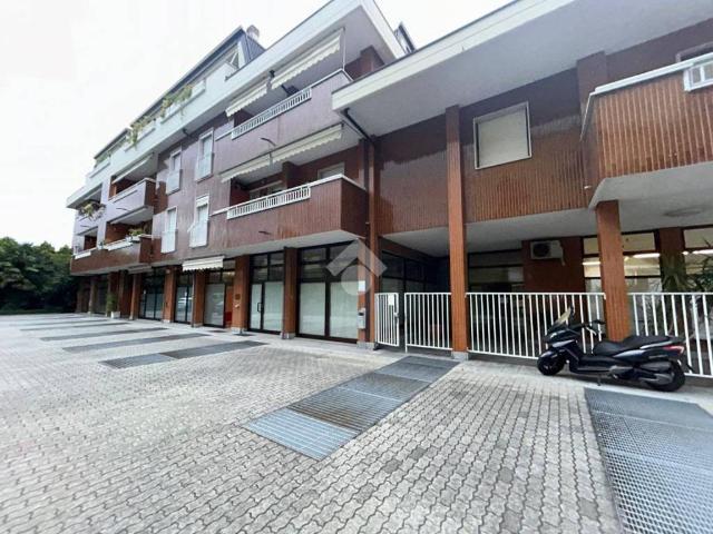 Locale Commerciale in vendita a Cascine Olona, Settimo Milanese