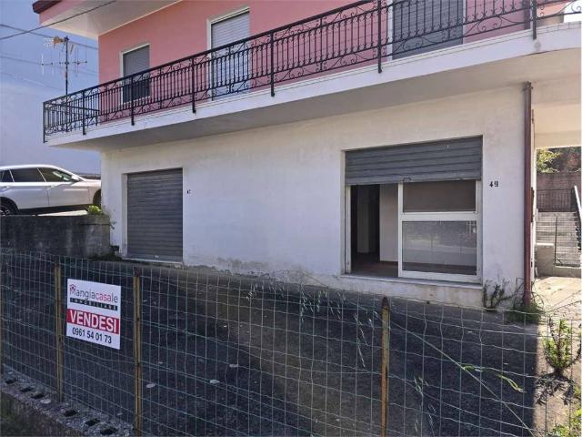 Locale Commerciale in vendita a Calabria, Catanzaro