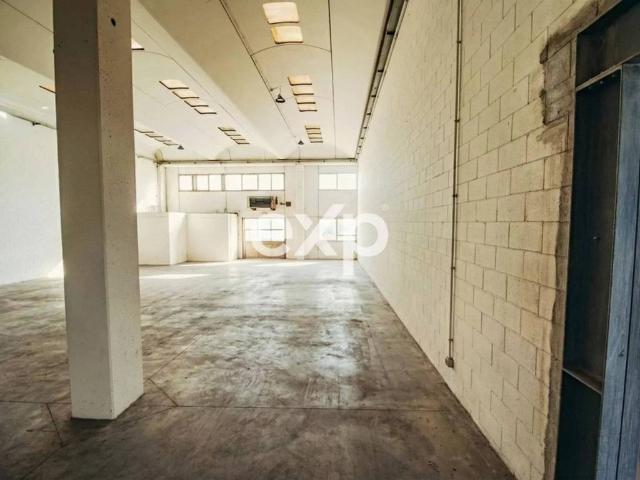 Locale Commerciale in vendita a Seveso, Lombardia