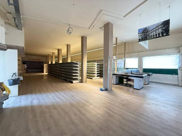 Locale Commerciale in vendita a Altopiano di Seveso, Seveso
