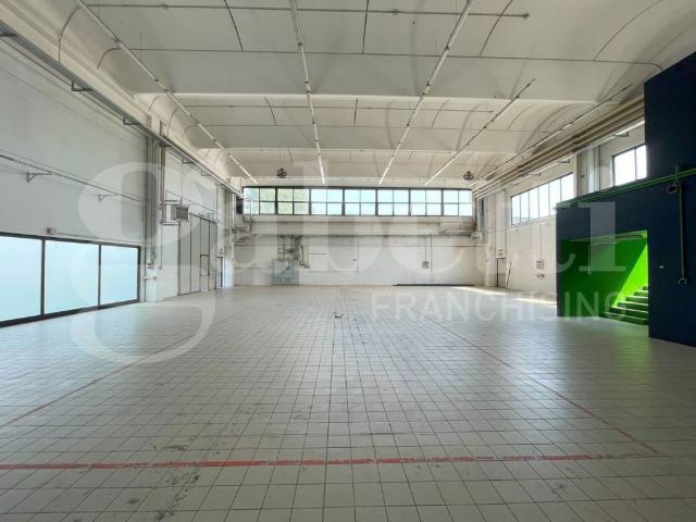 Locale Commerciale in vendita a Seveso, Lombardia