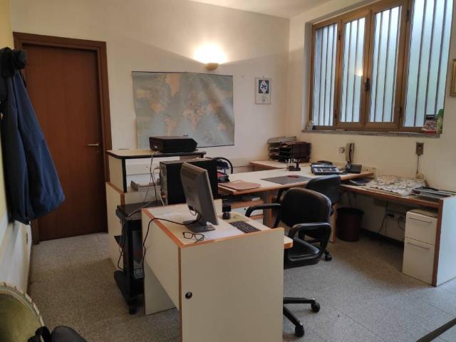Locale Commerciale in vendita a Seveso, Lombardia