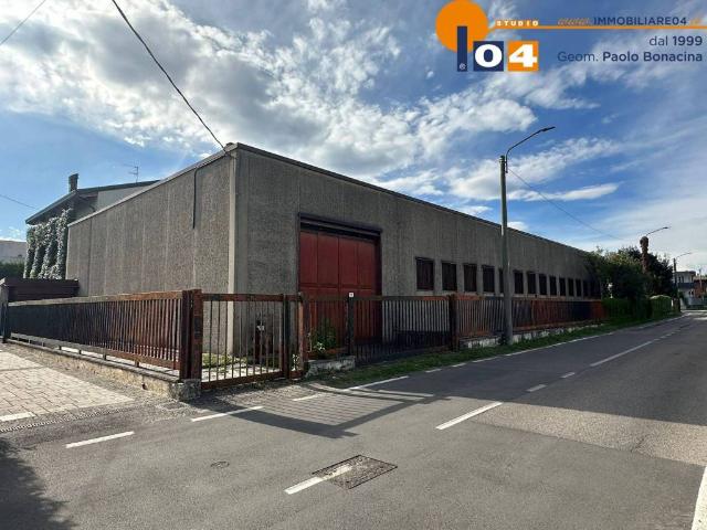Locale Commerciale in vendita a Seveso, Lombardia
