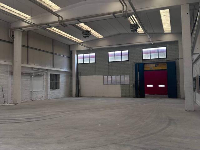Locale Commerciale in vendita a Seveso, Monza e della Brianza