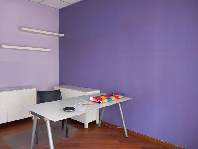 Locale Commerciale in vendita a Altopiano di Seveso, Seveso