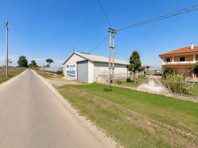 Locale Commerciale in vendita a Sezze, Lazio