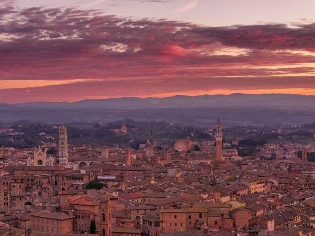 Locale Commerciale in vendita a Contrada della Selva, Siena