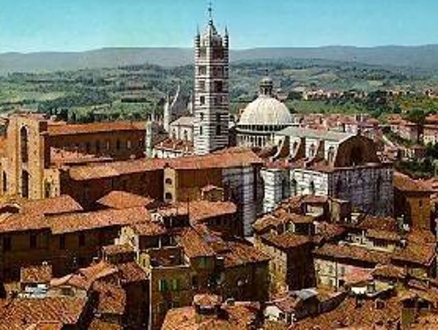 Locale Commerciale in vendita a Camollia, Siena