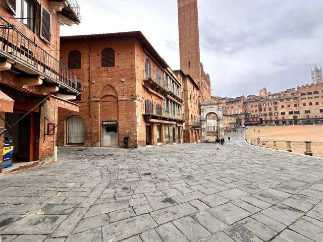 Locale Commerciale in vendita a Contrada della Torre, Siena