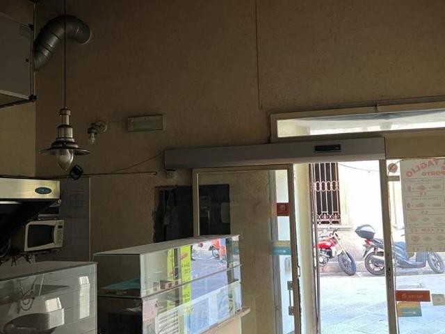 Locale Commerciale in vendita a Contrada del Nicchio, Siena