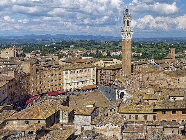 Locale Commerciale in vendita a Contrada del Drago, Siena