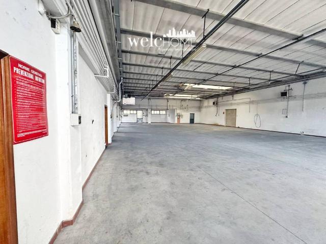 Locale Commerciale in vendita a Signa, Firenze