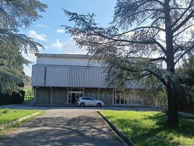 Locale Commerciale in vendita a Signa, Firenze
