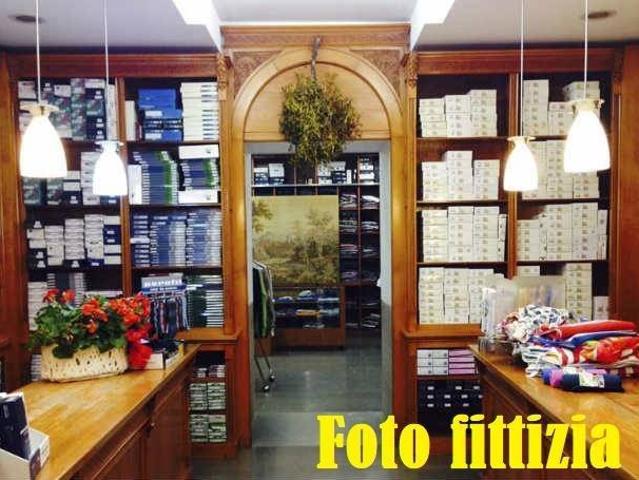 Locale Commerciale in vendita a Signa, Toscana