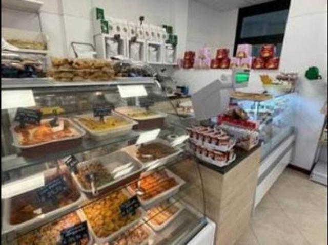 Locale Commerciale in vendita a Signa, Toscana
