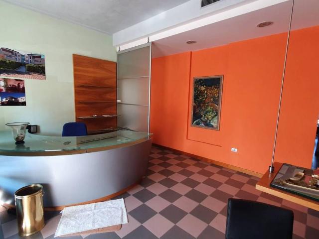 Locale Commerciale in vendita a Lanzago, Silea